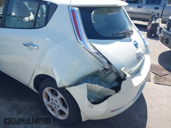 2011 Nissan LEAF SL-e z VIN JN1AZ0CP1BT007790, wystawiony jako IAAI lot #41943215 z przebiegiem 62 468 mil mil oraz . Historia ofert i sprzedaży dostępna na DreamBid. Obrazek 6.