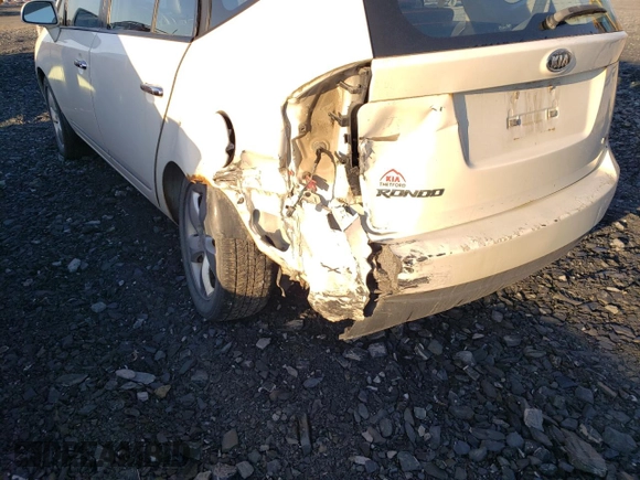 2009 Kia Rondo LX Base with VIN KNAFG528597268730, listed as a Copart auction lot 77071064 with 151,159 mi miles and Salvage Title. Bid and sale history available at carsss.com. Image 13.