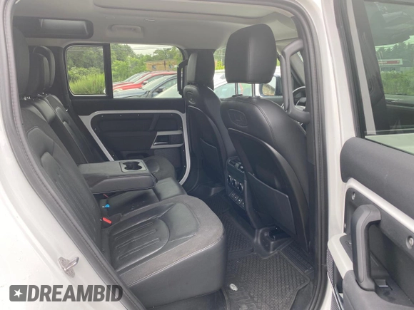 2020 Land Rover Defender SE z VIN SALEP7EU8L2018785, wystawiony jako Copart lot #64399995 z przebiegiem 99 999 mil mil oraz Czysty tytuł • Clean title. Historia ofert i sprzedaży dostępna na DreamBid. Obrazek 6.