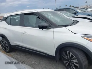 2020 Nissan Kicks SR z VIN 3N1CP5DV2LL543887, wystawiony jako IAAI lot #42153454 z przebiegiem 25 573 mil mil oraz . Historia ofert i sprzedaży dostępna na DreamBid. Obrazek 14.