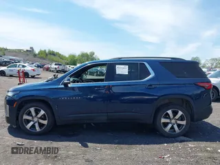 2023 Chevrolet Traverse LT z VIN 1GNEVHKWXPJ264538, wystawiony jako IAAI lot #42252033 z przebiegiem 25 321 mil mil oraz . Historia ofert i sprzedaży dostępna na DreamBid. Obrazek 14.