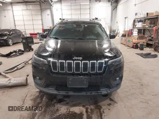 2019 Jeep Cherokee Latitude with VIN 1C4PJLCB7KD175755, listed as a IAAI auction lot 40954585 with 88,583 mi miles. Bid and sale history available at carsss.com. Image 13.