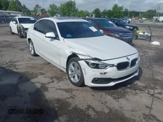 2016 BMW 3 Series 328i xDrive z VIN WBA8E3G51GNU02448, wystawiony jako IAAI lot #42259401 z przebiegiem 109 653 mil mil oraz . Historia ofert i sprzedaży dostępna na DreamBid. Obrazek 1.