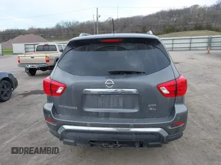 2018 Nissan Pathfinder SV z VIN 5N1DR2MM0JC666187, wystawiony jako IAAI lot #41996028 z przebiegiem 103 414 mil mil oraz . Historia ofert i sprzedaży dostępna na DreamBid. Obrazek 16.