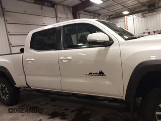 2021 Toyota Tacoma 4WD SR5 with VIN 3TMDZ5BN6MM113743, listed as a IAAI auction lot 41413775 with 24,735 mi miles. Bid and sale history available at carsss.com. Image 14.