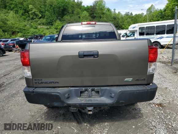2010 Toyota Tundra z VIN 5TFUW5F19AX137573, wystawiony jako Copart lot #54045955 z przebiegiem 236 068 mil mil oraz Szkoda całkowita • Salvage title. Historia ofert i sprzedaży dostępna na DreamBid. Obrazek 6.
