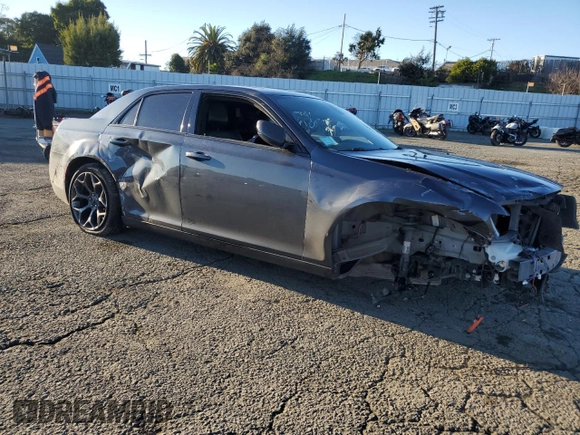 2016 Chrysler 300 S with VIN 2C3CCABG2GH295214, listed as a Copart auction lot 88234435 with 185,133 mi miles and Salvage Title. Bid and sale history available at DreamBid. Image 4.