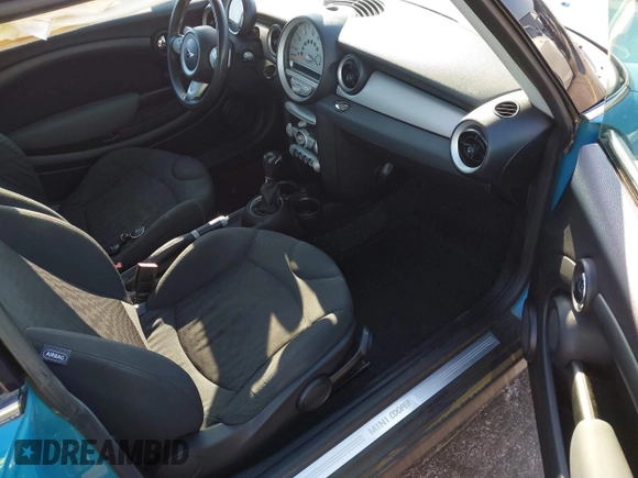 2008 MINI Hardtop with VIN WMWMF33568TT67727, listed as a IAAI auction lot 41985166 with 158,579 mi miles and . Bid and sale history available at DreamBid. Image 5.