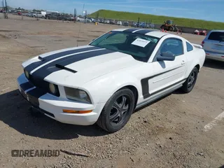 2008 Ford Mustang Deluxe with VIN 1ZVHT80NX85158801, listed as a IAAI auction lot 42015572 with 184,920 mi miles. Bid and sale history available at carsss.com. Image 17.