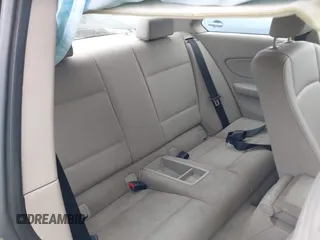 2009 BMW 1 Series 128i с VIN WBAUP93599VF48622, выставлен на аукционе IAAI как лот 42360145 с пробегом 64 913 миль миль и . История ставок и продаж доступна на DreamBid. Изображение 8.