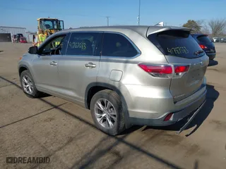 2015 Toyota Highlander LE with VIN 5TDBKRFH2FS104046, listed as a IAAI auction lot 41787583 with 152,435 mi miles. Bid and sale history available at carsss.com. Image 3.