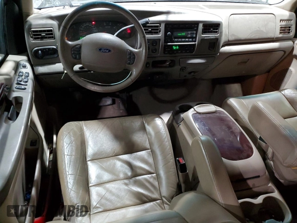 2003 Ford Excursion Limited z VIN 1FMSU43P93EC24089, wystawiony jako Copart lot #82779674 z przebiegiem 273 947 mil mil oraz Czysty tytuł • Clean title. Historia ofert i sprzedaży dostępna na DreamBid. Obrazek 8.