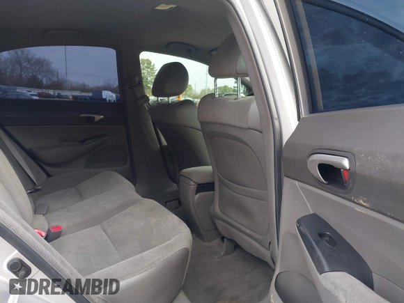 2006 Honda Civic LX z VIN 1HGFA16546L005713, wystawiony jako IAAI lot #41554770 z przebiegiem 110 545 mil mil oraz . Historia ofert i sprzedaży dostępna na DreamBid. Obrazek 8.