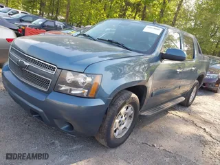 2008 Chevrolet Avalanche LT w/2LT with VIN 3GNEC12018G104236, listed as a IAAI auction lot 42059800 with 239,869 mi miles. Bid and sale history available at carsss.com. Image 2.