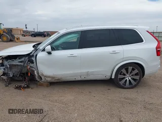 2024 Volvo XC90 Ultimate z VIN YV4H60LFXR1217884, wystawiony jako IAAI lot #42071549 z przebiegiem 11 741 mil mil oraz . Historia ofert i sprzedaży dostępna na DreamBid. Obrazek 15.