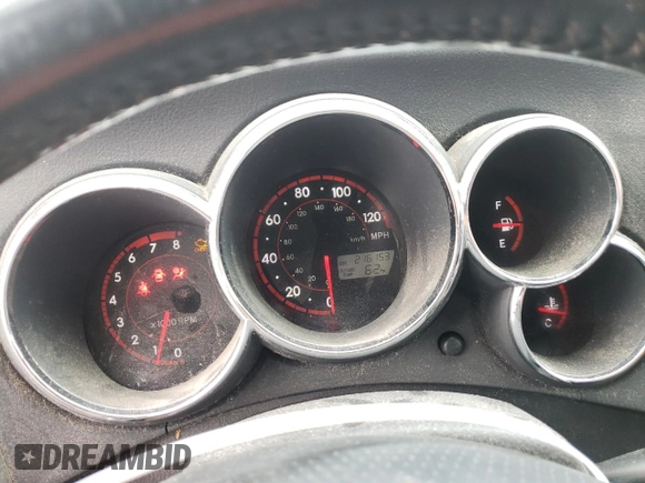 2006 Toyota Matrix STD z VIN 2T1KR32E86C582856, wystawiony jako Copart lot #51451135 z przebiegiem 216 153 mil mil oraz Szkoda całkowita • Salvage title. Historia ofert i sprzedaży dostępna na DreamBid. Obrazek 9.