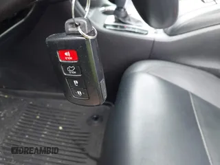 2019 Toyota Highlander SE z VIN 5TDJZRFH8KS727883, wystawiony jako IAAI lot #41882956 z przebiegiem 56 043 mil mil oraz . Historia ofert i sprzedaży dostępna na DreamBid. Obrazek 11.