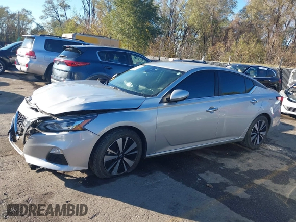 2022 Nissan Altima 2.5 SV with VIN 1N4BL4DV9NN380713, listed as a IAAI auction lot 40727975 with 47,896 mi miles. Bid and sale history available at carsss.com. Image 14.
