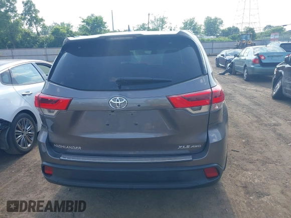 2019 Toyota Highlander SE z VIN 5TDJZRFHXKS586184, wystawiony jako IAAI lot #42414798 z przebiegiem 165 814 mil mil oraz . Historia ofert i sprzedaży dostępna na DreamBid. Obrazek 16.
