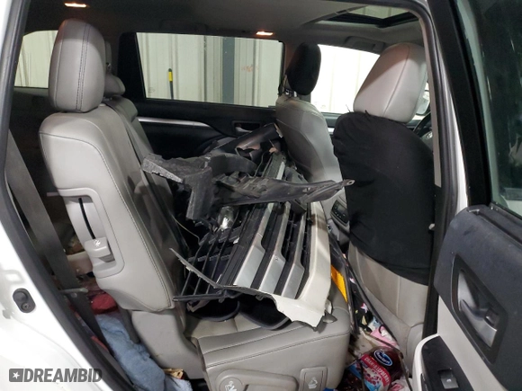 2019 Toyota Highlander SE with VIN 5TDJZRFH6KS564781, listed as a Copart auction lot 49109065 with 90,282 mi miles and Salvage Title. Bid and sale history available at carsss.com. Image 11.