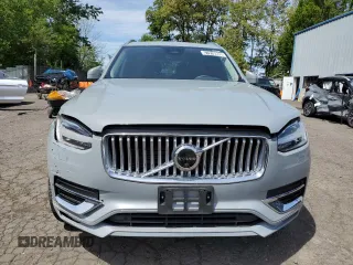 2024 Volvo XC90 Plus Bright Theme z VIN YV4062JE6R1181548, wystawiony jako Copart lot #57970905 z przebiegiem Nie podano mil oraz Czysty tytuł • Clean title. Historia ofert i sprzedaży dostępna na DreamBid. Obrazek 5.