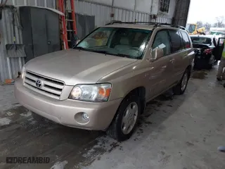 2005 Toyota Highlander with VIN JTEDP21A750075961, listed as a IAAI auction lot 41252234 with 139,777 mi miles. Bid and sale history available at carsss.com. Image 2.
