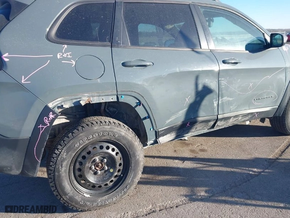 2015 Jeep Cherokee Trailhawk with VIN 1C4PJMBB5FW540094, listed as a IAAI auction lot 41440568 with 191,852 mi miles. Bid and sale history available at carsss.com. Image 6.
