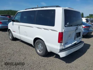 1999 Chevrolet Astro z VIN 1GNEL19W7XB186653, wystawiony jako IAAI lot #42432120 z przebiegiem 413 792 mil mil oraz . Historia ofert i sprzedaży dostępna na DreamBid. Obrazek 3.
