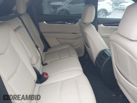 2017 Cadillac XT5 FWD with VIN 1GYKNARS0HZ317508, listed as a IAAI auction lot 40818768 with 132,598 mi miles. Bid and sale history available at carsss.com. Image 8.