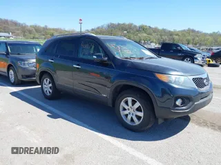 2013 Kia Sorento LX with VIN 5XYKTCA6XDG345234, listed as a IAAI auction lot 42047737 with 138,496 mi miles. Bid and sale history available at carsss.com. Image 1.
