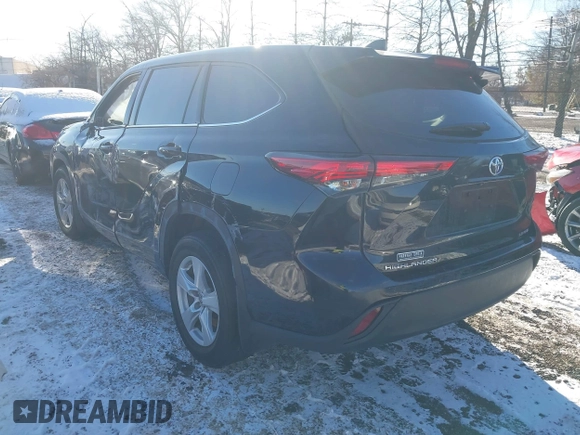 2022 Toyota Highlander LE with VIN 5TDBZRBH7NS574122, listed as a IAAI auction lot 41273197 with 28,195 mi miles and . Bid and sale history available at DreamBid. Image 3.