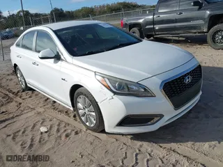 2017 Hyundai Sonata Hybrid SE with VIN KMHE24L11HA055974, listed as a IAAI auction lot 41040102 with 105,258 mi miles. Bid and sale history available at carsss.com. Image 1.