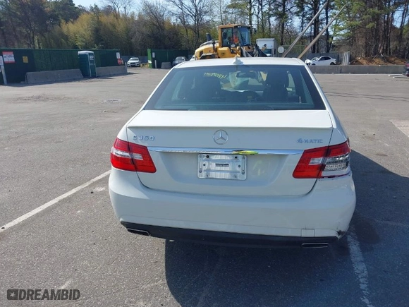 2012 Mercedes-Benz E-Class E 350 Luxury with VIN WDDHF8JB2CA619686, listed as a IAAI auction lot 42079521 with 129,025 mi miles. Bid and sale history available at carsss.com. Image 16.