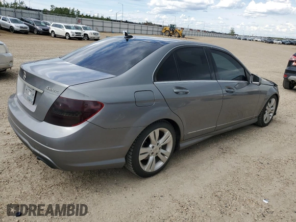 2012 Mercedes-Benz C 300 Sport z VIN WDDGF8BB9CA632381, wystawiony jako Copart lot #63055425 z przebiegiem 194 054 mil mil oraz Czysty tytuł • Clean title. Historia ofert i sprzedaży dostępna na DreamBid. Obrazek 3.