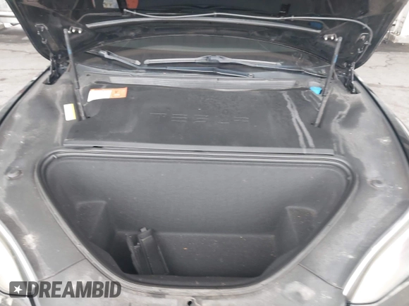 2017 Tesla Model S 60 z VIN 5YJSA1E17HF179051, wystawiony jako IAAI lot #42430013 z przebiegiem 201 174 mil mil oraz . Historia ofert i sprzedaży dostępna na DreamBid. Obrazek 10.