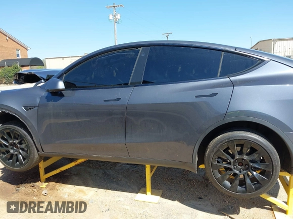 2022 Tesla Model Y Long Range with VIN 7SAYGDEE0NF387512, listed as a IAAI auction lot 41850901 with Not Provided miles and . Bid and sale history available at carsss.com. Image 14.