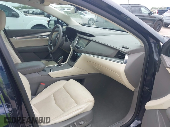 2017 Cadillac XT5 Luxury FWD z VIN 1GYKNBRS9HZ215565, wystawiony jako IAAI lot #42108831 z przebiegiem 78 694 mil mil oraz . Historia ofert i sprzedaży dostępna na DreamBid. Obrazek 5.