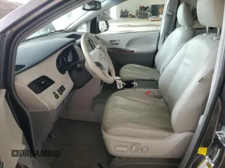 2012 Toyota Sienna XLE с VIN 5TDDK3DC8CS042919, выставлен на аукционе Copart как лот 62644385 с пробегом 135 252 миль миль и Списание • Salvage title. История ставок и продаж доступна на DreamBid. Изображение 7.