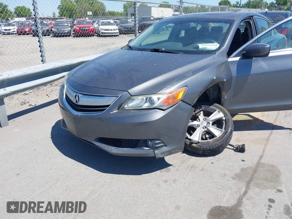 2013 Acura ILX Tech Pkg with VIN 19VDE1F7XDE007976, listed as a IAAI auction lot 42052098 with 119,494 mi miles. Bid and sale history available at carsss.com. Image 6.