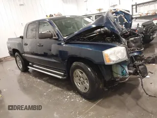 2005 Dodge Dakota SLT with VIN 1D7HW48N45S275932, listed as a IAAI auction lot 41763401 with 100,819 mi miles. Bid and sale history available at carsss.com. Image 1.