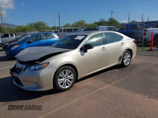 2013 Lexus ES 4dr Sdn with VIN JTHBK1GG1D2023369, listed as a IAAI auction lot 41539886 with 136,492 mi miles. Bid and sale history available at carsss.com. Image 17.