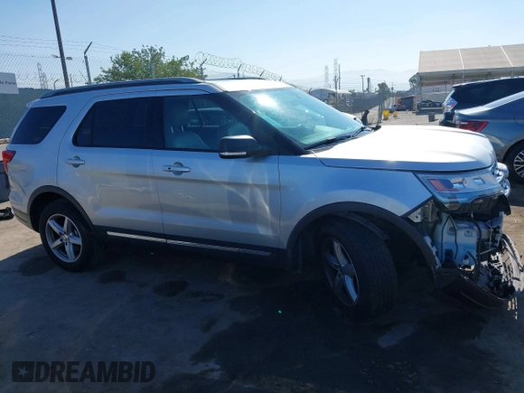 2019 Ford Explorer XLT z VIN 1FM5K7D84KGA60538, wystawiony jako IAAI lot #42603310 z przebiegiem 134 221 mil mil oraz . Historia ofert i sprzedaży dostępna na DreamBid. Obrazek 14.