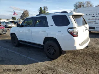 2022 Toyota 4Runner SR5 Premium with VIN JTENU5JRXN6059707, listed as a Copart auction lot 44274095 with 21,404 mi miles and Salvage Title. Bid and sale history available at carsss.com. Image 2.