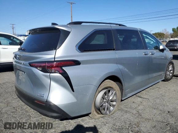 2021 Toyota Sienna XLE with VIN 5TDJRKEC9MS025281, listed as a Copart auction lot 41878385 with 0 mi miles and Salvage Title. Bid and sale history available at carsss.com. Image 3.