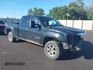 2009 GMC Sierra 1500 SLE with VIN 1GTEK29059Z292915, listed as a IAAI auction lot 40400096 with 180,439 mi miles. Bid and sale history available at carsss.com. Image 1.