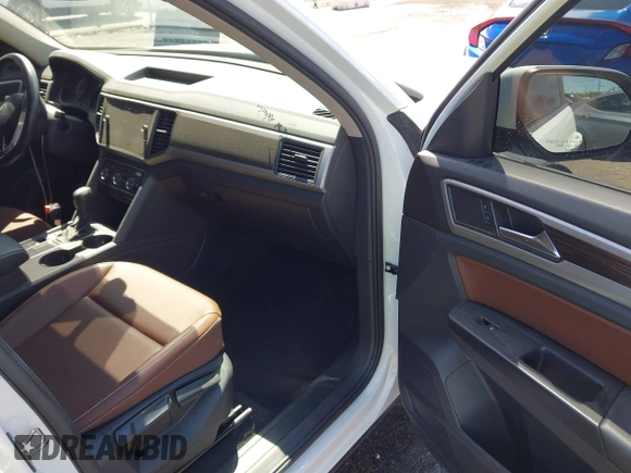 2021 Volkswagen Atlas SE z VIN 1V2WR2CA2MC529355, wystawiony jako IAAI lot #41972048 z przebiegiem 63 970 mil mil oraz . Historia ofert i sprzedaży dostępna na DreamBid. Obrazek 5.