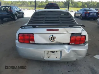 2005 Ford Mustang Deluxe z VIN 1ZVFT80N655102311, wystawiony jako Copart lot #64071685 z przebiegiem 147 413 mil mil oraz Szkoda całkowita • Salvage title. Historia ofert i sprzedaży dostępna na DreamBid. Obrazek 6.