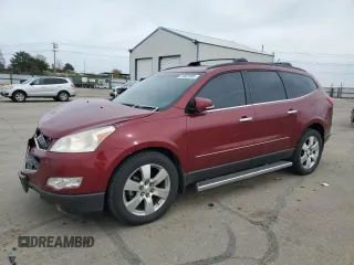 2011 Chevrolet Traverse LTZ z VIN 1GNKVLED6BJ134328, wystawiony jako Copart lot #54632985 z przebiegiem 138 883 mil mil oraz Szkoda całkowita • Salvage title. Historia ofert i sprzedaży dostępna na DreamBid. Obrazek 1.