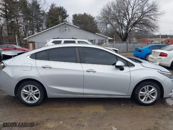 2018 Chevrolet Cruze LT with VIN 1G1BE5SM8J7240227, listed as a IAAI auction lot 41522265 with 103,708 mi miles. Bid and sale history available at carsss.com. Image 13.