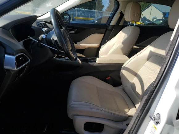 2017 Jaguar F-Pace 35t Prestige with VIN SADCK2BVXHA065640, listed as a Copart auction lot 63186245 with 107,914 mi miles and Clean title. Bid and sale history available at DreamBid. Image 7.
